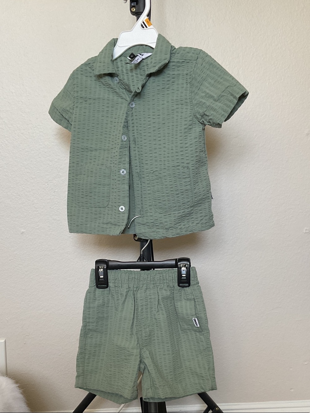 DKNY boy's clothing set 3T